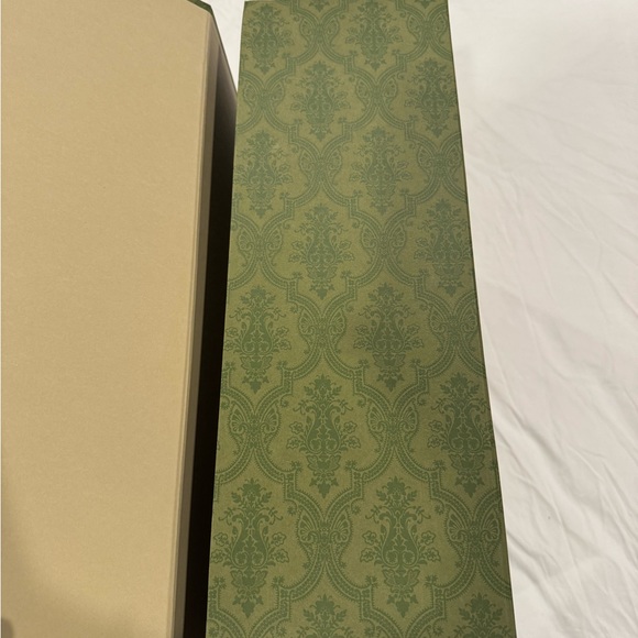 Gucci Gift Box - Picture 11 of 14